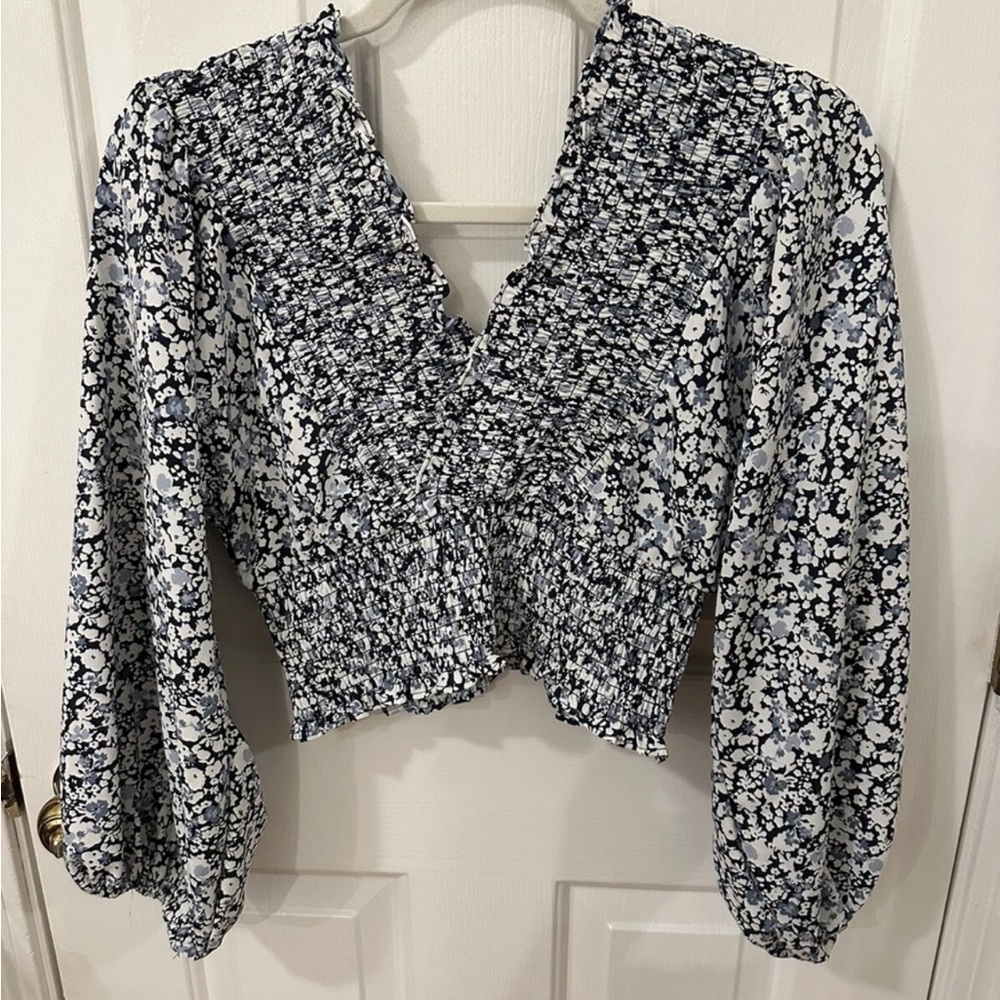 Abercrombie Cinched and Smocked Floral Top Sz S - Picture 5 of 5